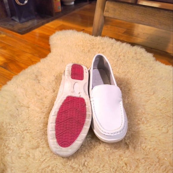 Size 39 Women White Loafers Shoes. White Vegan leather. Good condition! - Picture 6 of 6